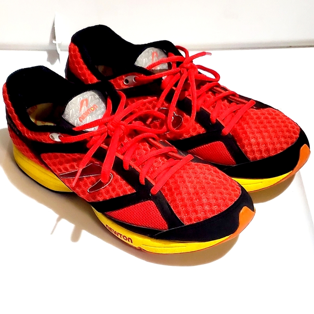 NEWTON GRAVITY PERFORMANCE RUNNING SHOES. MENS Sz:9.5 LIKE NEW. WORN A FEW TIMES